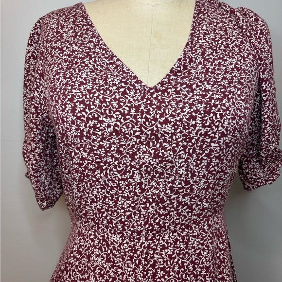Old Navy Maroon Floral Short Sleeve Flit & Flare Dress- Small - Picture 2 of 10